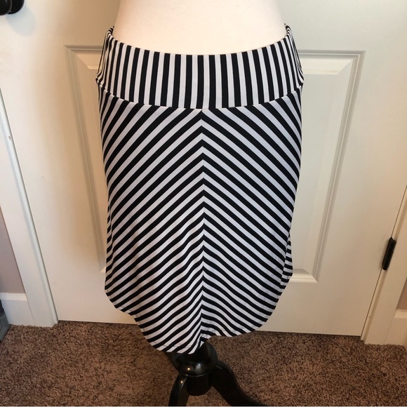 Maurice’s skirt size small - Picture 4 of 7